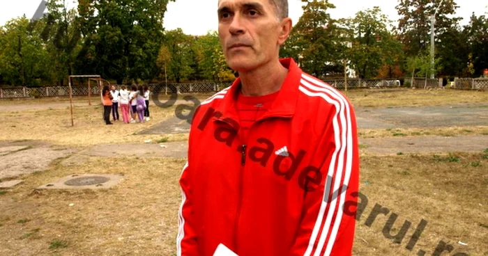 Mihael Duca a fost agresat de părintele unui elev certat cu educaţia fizică. Foto: Daniel Guţă.
