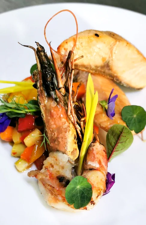 15 somon cu crevete si garnitura de legumele sweet cu sos lemon butter jpg jpeg