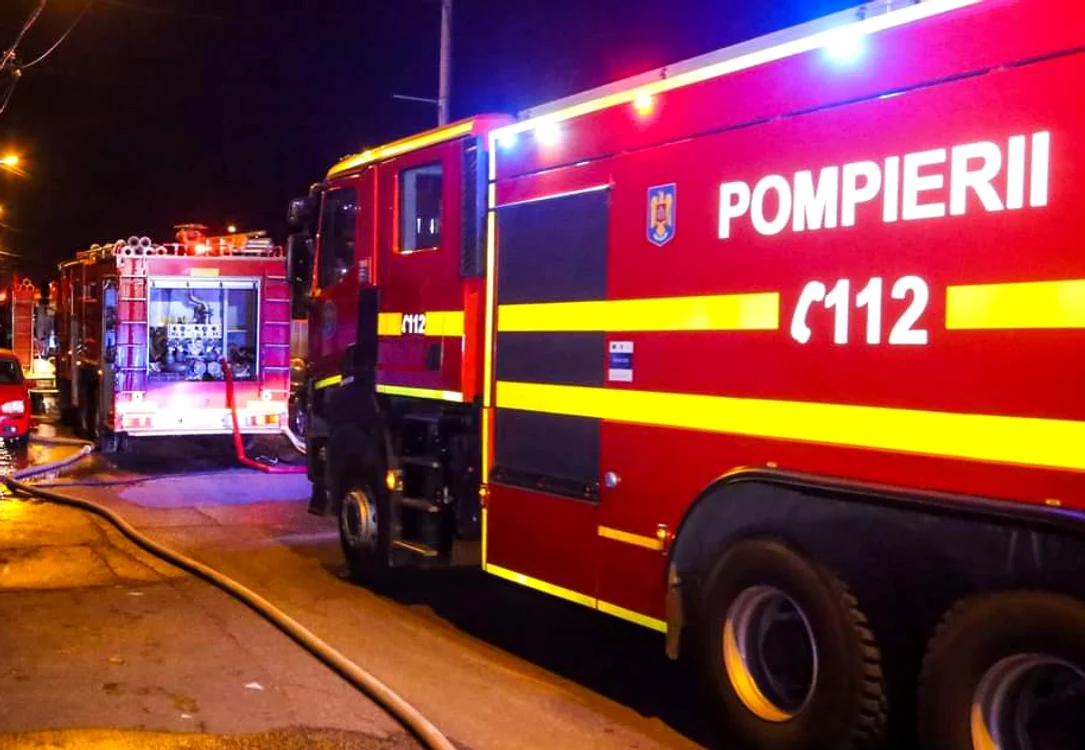 Șase persoane erau în clădire când a izbucnit incendiul FOTO ISU / Facebook