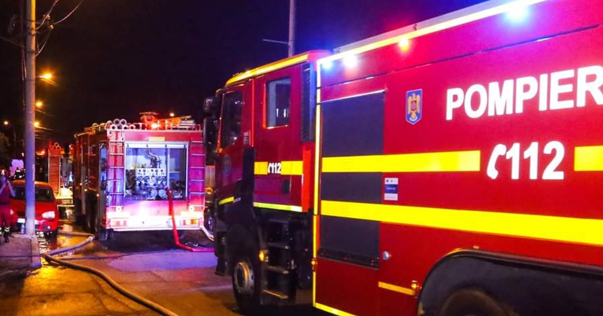Incendiu devastator în centrul Capitalei: două familii, inclusiv copii, s-au evacuat pe geam