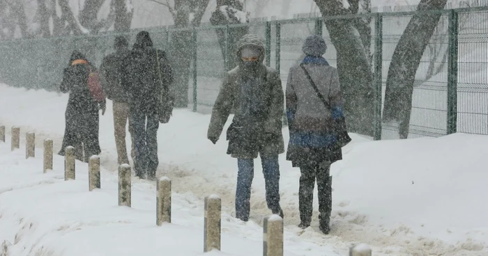 Zăpada îi bucură pe turişti şi pe braşoveni