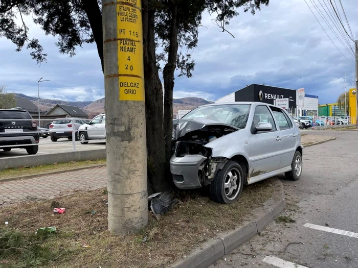 În urma accidentului, şoferul a fost transportat la spital FOTO ISU Neamţ