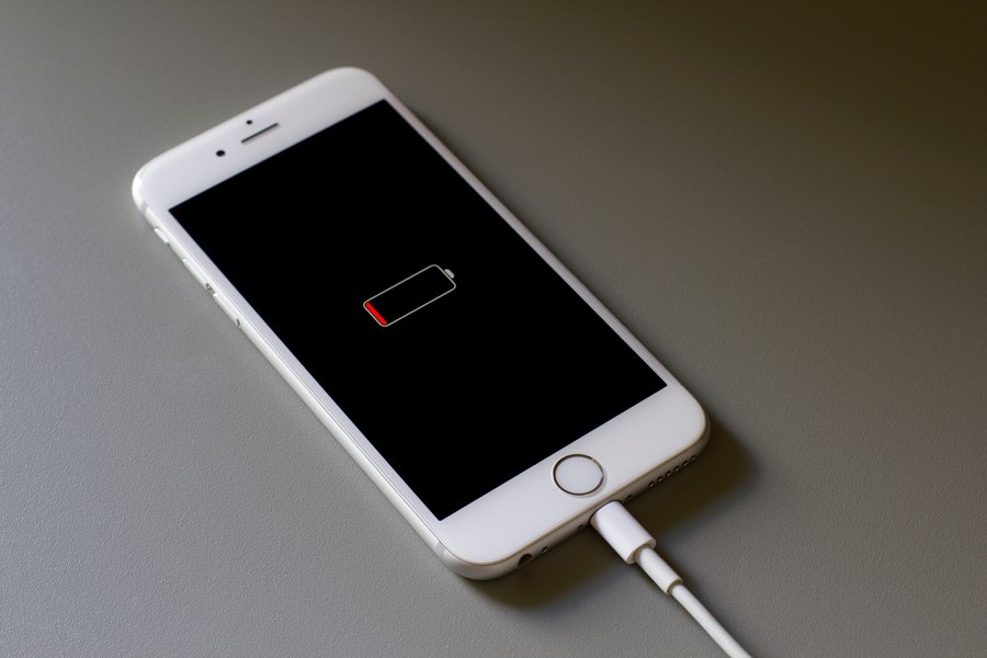 Apple a acceptat să plătească o sumă uriașă în procesul legat de încetinirea iPhone-urilor