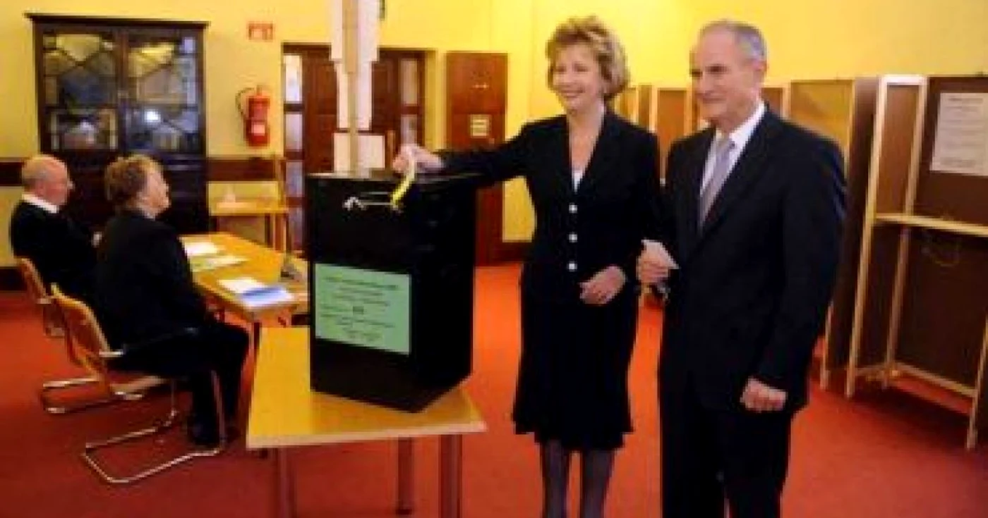 Irlandezii au votat Tratatul de la Lisabona
