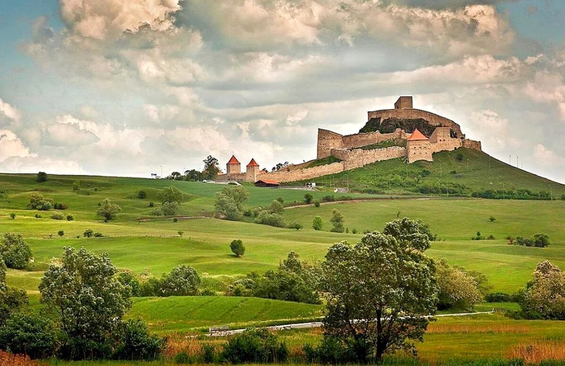 Cetatea Rupea are forma unei cochilii de melc / foto: discover-brasov.com