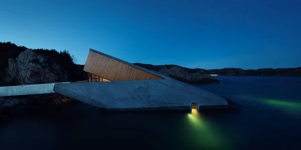 UNDER cel mai mare restaurant subacvatic din lume primul din Europa Foto designboom com credit Ivar Kvaal