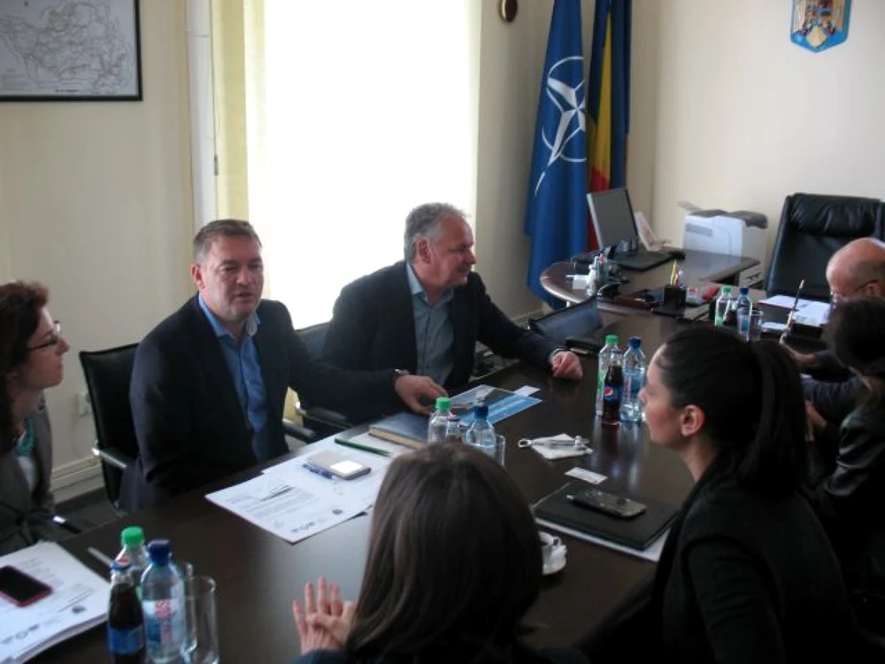 Reprezentanţii Consiliului Jdueţean au prezentat planul de investiţii pentru drumurile judeţene FOTO Mihaela Chicomban