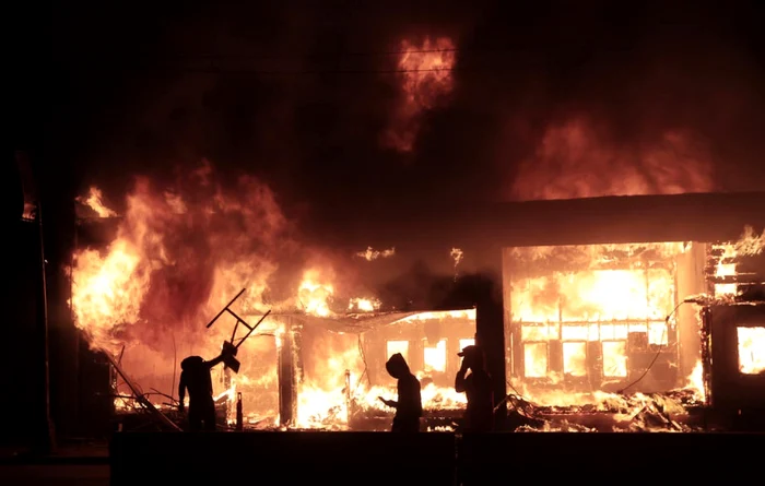 proteste george floyd incendiu foto epa efe