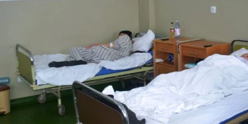 batran abandonat in spital