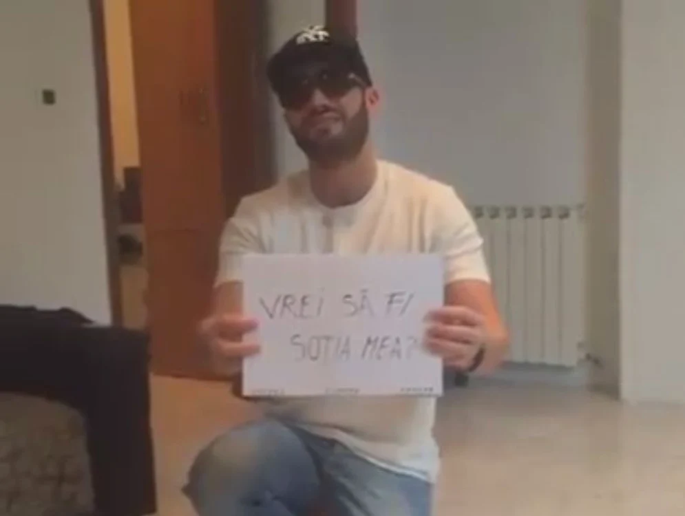 
    Bendeac a cerut-o de nevastă pe Roxana Vanceafoto: captură video  