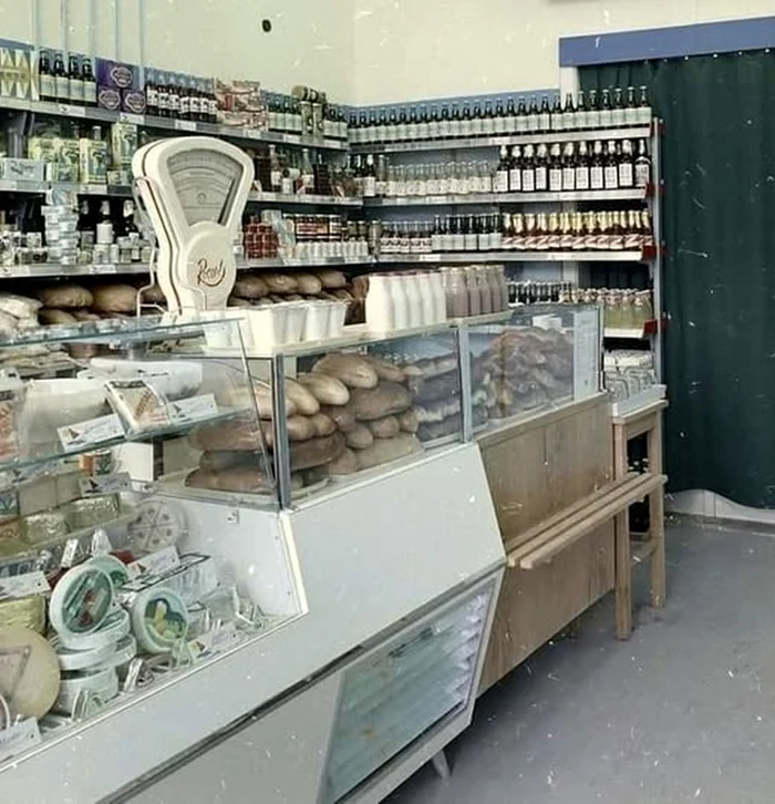 Fotografia unui magazin unguresc a fost modificată ca să pară Alimentara ceaușistă. FOTO: Facebook