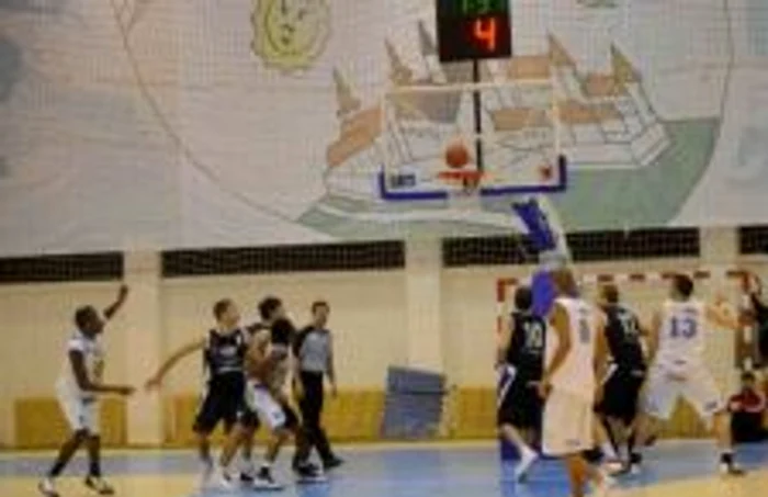 Baschetbaliştii lui Dragan Petricevici revin în Sala Olimpia