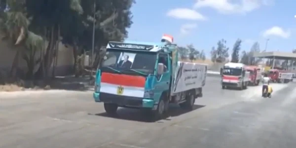 Camioane cu ajutoare umanitare sosesc în Gaza din Egipt FOTO captură You Tube