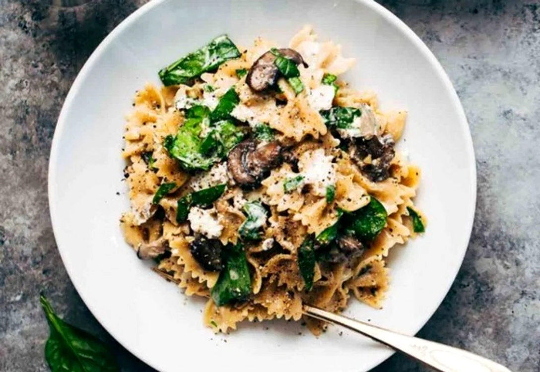 Răsfaţă-te cu o porţie de paste farfalle!clickpoftabuna.ro