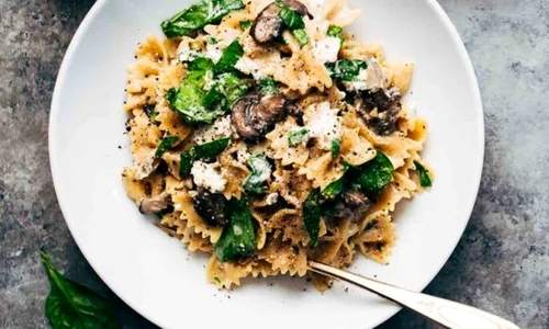 paste farfalle cu ciuperci si branza 580x400 jpeg