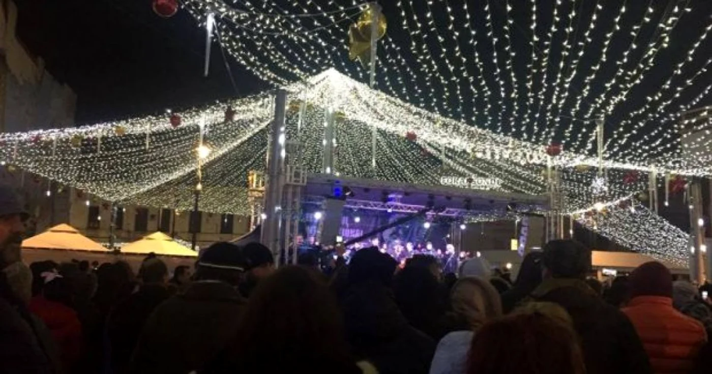 Iluminatul public festiva fost aprins în Craiova în această seară