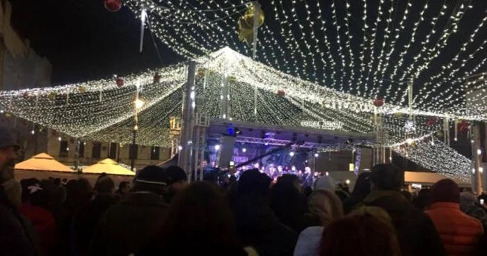 Iluminatul public festiva fost aprins în Craiova în această seară