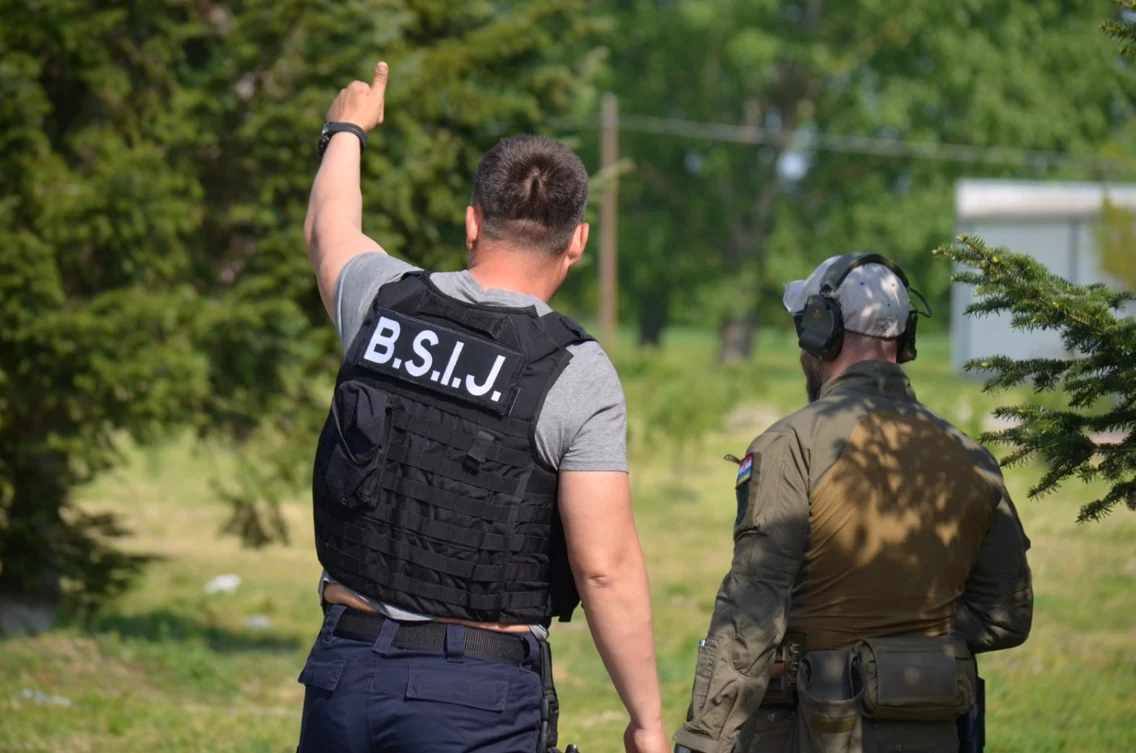 Ofiţeri din 17 state europene s-au pregătit la Drăgăşani - Vâlcea împotriva unor atacuri teroriste cu maşini - berbec Foto Jandarmeria Română