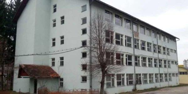 Căminul va fi amenajat în clădirea fostului liceu Astra