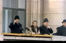 Soții Ceaușescu, în balconul Comitetului Central, la mitingul fatal din 21 decembrie 1989, în ultima zi lor la putere png