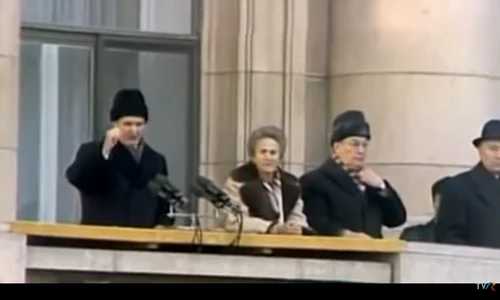 Soții Ceaușescu, în balconul Comitetului Central, la mitingul fatal din 21 decembrie 1989, în ultima zi lor la putere png