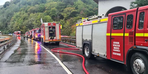 incendiu chiliile manastirii cozia veche foto isu valcea jpg