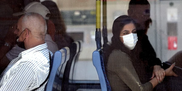 masca de protectie in autobuz