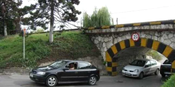 Râmnicu Vâlcea: Primăria se împrumută la bănci pentru investiţii în infrastructură