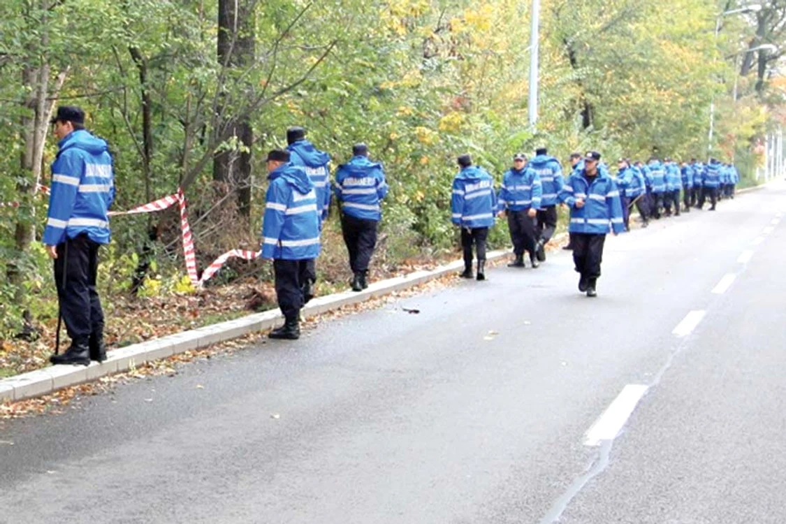 După 5 ore de cercetări,  cadavrul femeii  a fost dus la IML