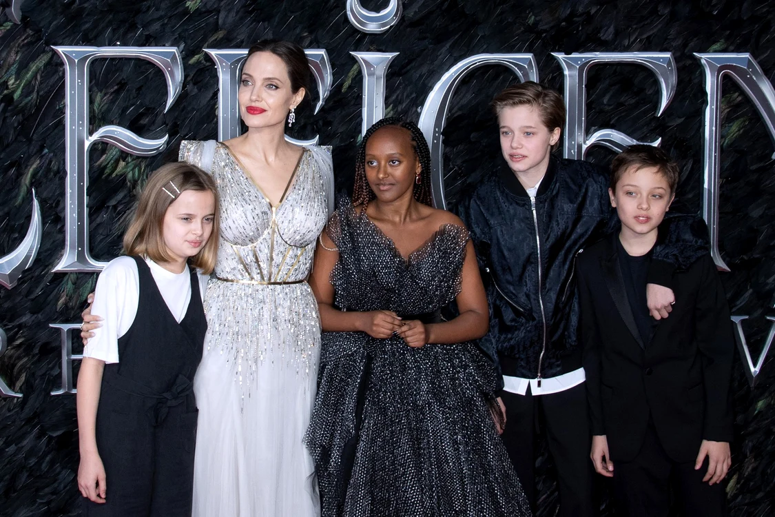 Vivienne, Angelina Jolie, Zahara, Shiloh și Knox, la Londra (octombrie 2019)