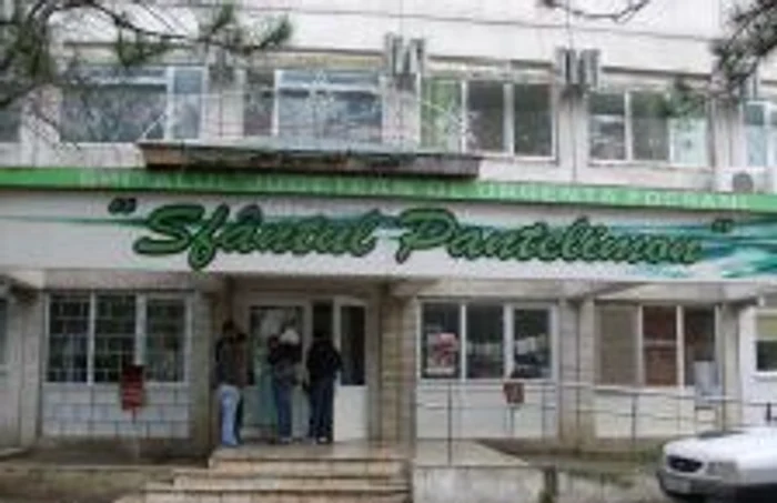 Bătrânul este internat la Secţia de Terapie Intensivă a Spitalului Judeţean