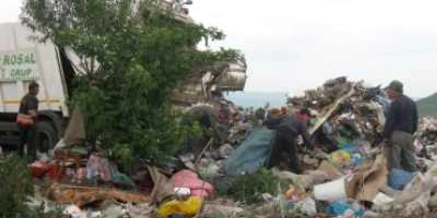 Iaşi: Regiunea pe scurt/ Sucevenii de la sate stau cu gunoiul după casă
