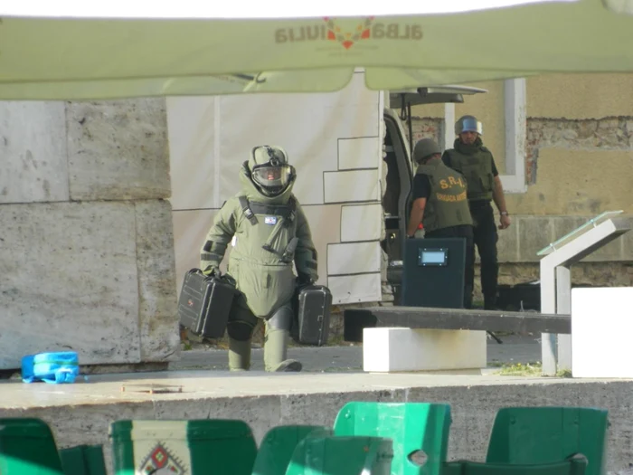 Exerciţiul a avut în prim plan antrenarea membrilor echipelor pirotehnice în executarea lucrărilor specifice intervenţiei în cazul unei ameninţări cu bombă