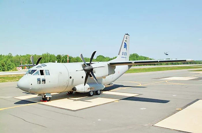 
    Avionul are o lungime de 22, 70 m, o anvergură a aripilor de 28, 7 m și o înălțime de 9, 7 m   