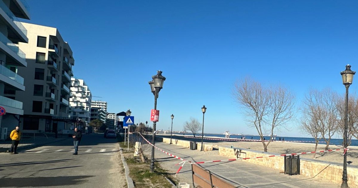 Pericol pe plaja din Mamaia Sud: un bazin GPL îngropat ilegal cauzează panică. Pericol pe plaja din Mamaia Sud: un bazin GPL îngropat ilegal cauzează panică.