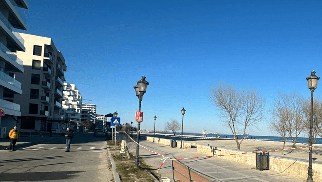 Pericol pe plaja din Mamaia Sud, după ce un bazin GPL îngropat ilegal a fost lovit în timpul unor lucrări. Ministrul Mediului: „O iresponsabilitate uriașă”