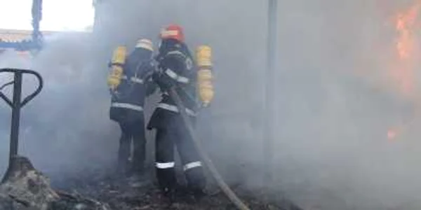 Focul a fost stins în aproximativ o jumătate de oră