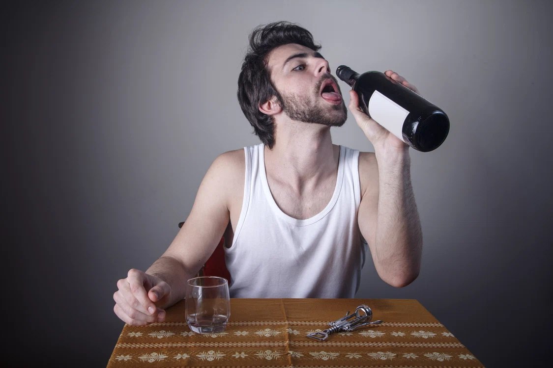 Alcoolul dăunează grav ficatului FOTO Shutterstock 