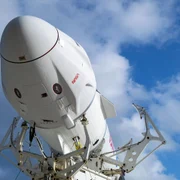 Racheta Falcon 9 și capsula Dragon ale SpaceX jpg