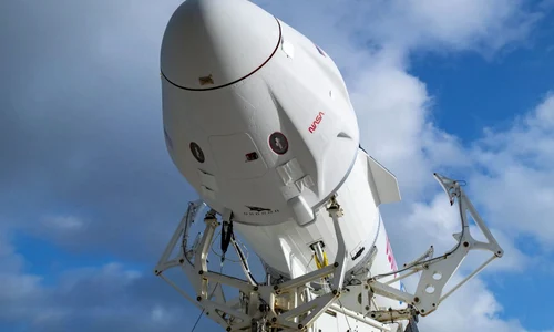 Racheta Falcon 9 și capsula Dragon ale SpaceX jpg