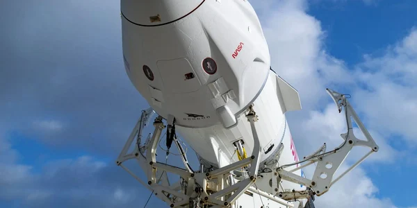 Racheta Falcon 9 și capsula Dragon ale SpaceX jpg
