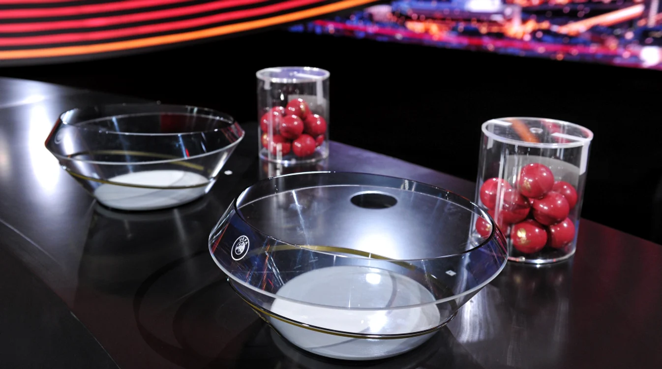 
    Urnele UEFA  