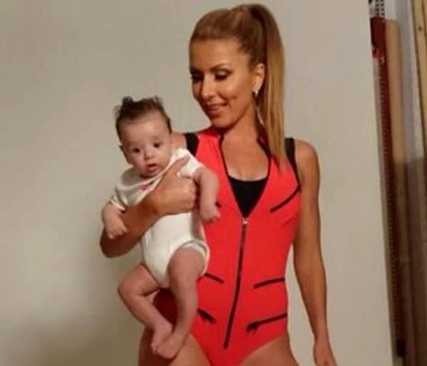 
    Carmen Brumă a născut acum şase luni un băiatFOTO: Arhiva personală  