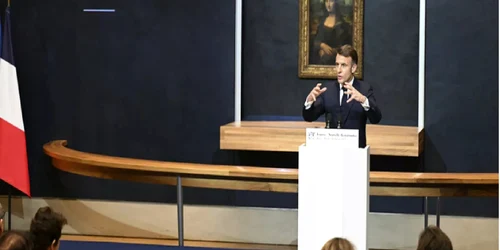 Președintele Emmanuel Macron anunțând investiția uriașă de care va beneficia Muzeul Luvru Foto Euronews
