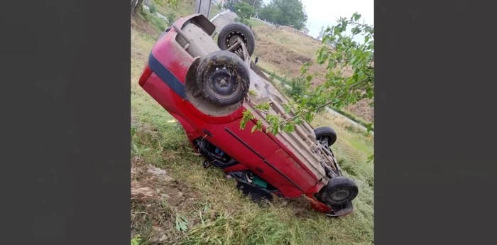 Cinci victime, printre care doi copii mici, răniți într-un accident în județul Constanța. Mașina în care se aflau s-a răsturnat