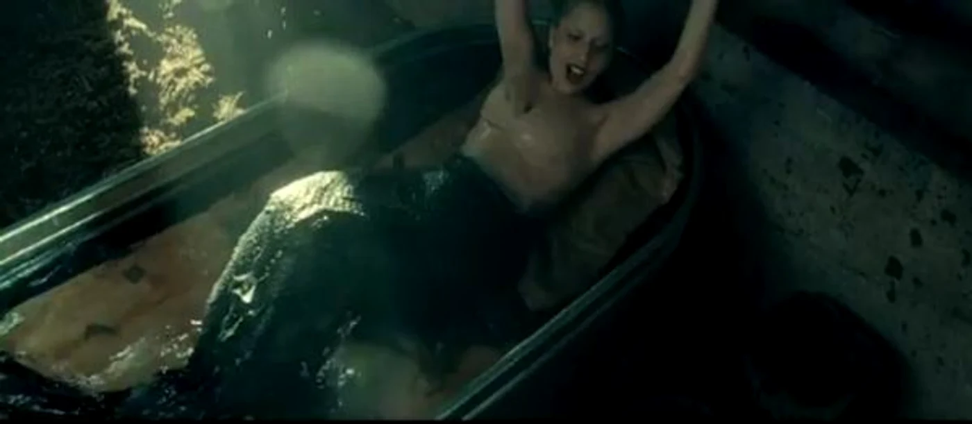 Lady Gaga în videoclipul "You And I". (captură video)