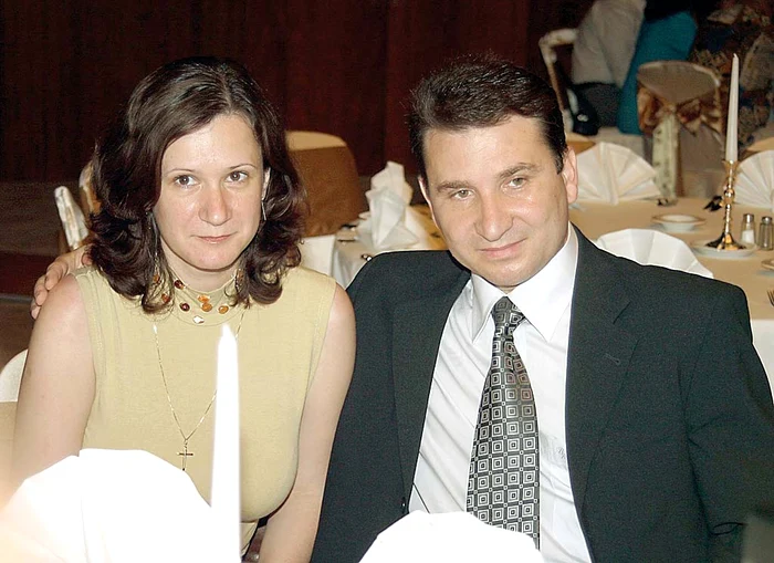 Edilul suspendat este căsătorit cu Ana Maria Stavarache cu care şi face afaceri