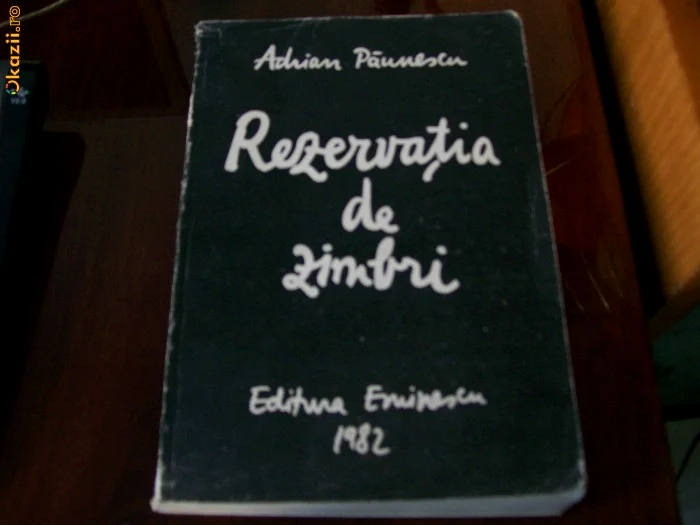 Volumul de poezii „Rezervaţia de zimbri“, publicat în 1982, cu ilustraţia semnată de Ioana Păunescu