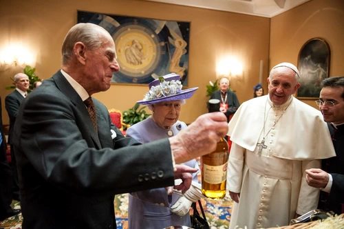Papa Francisc și Regina Elisabeta a II a (2) jpg