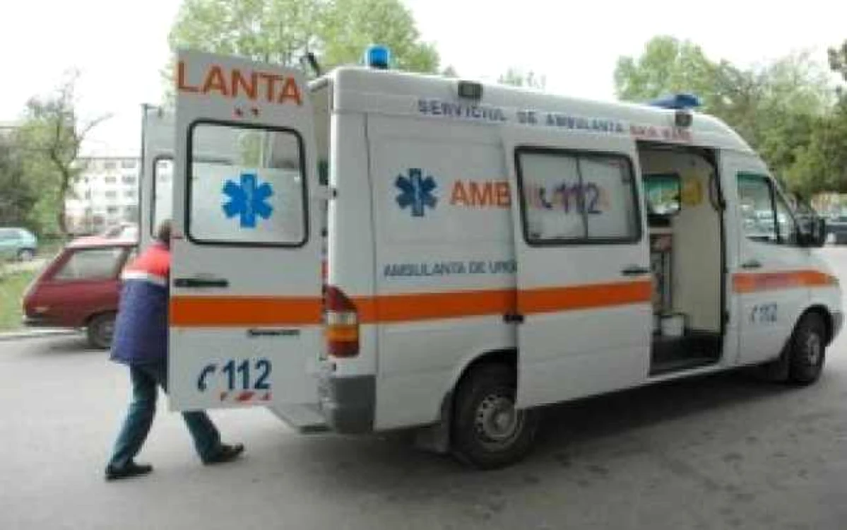 Două persoane au fost transportate la spital, cu mai multe traumatisme (foto: arhivă)
